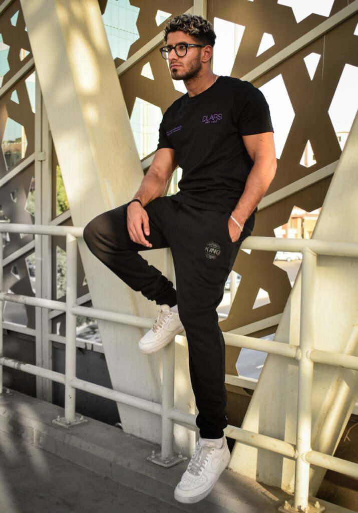 أشخاص وأزياء