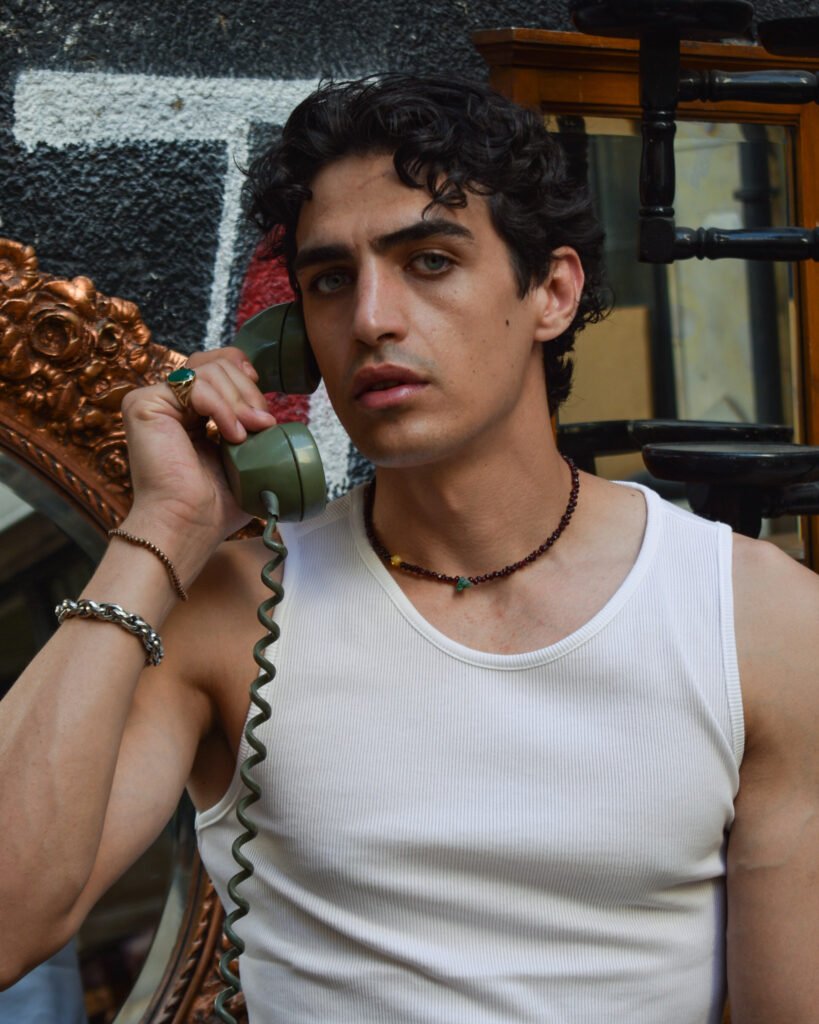 أشخاص وأزياء