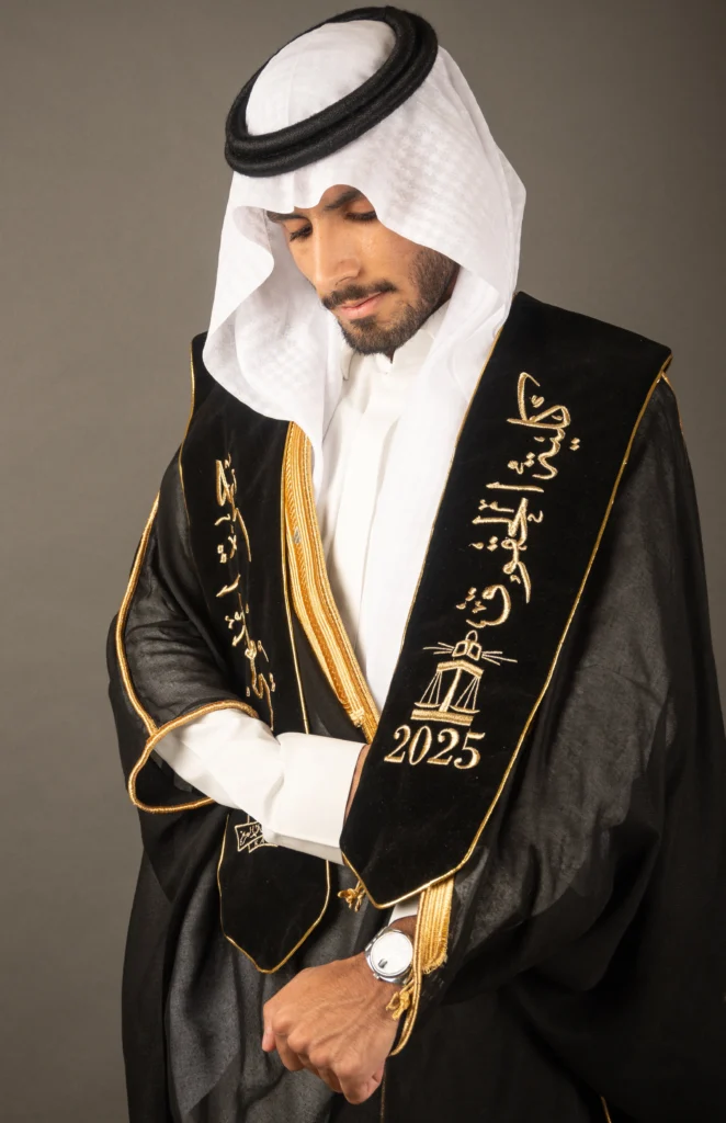 خريجين