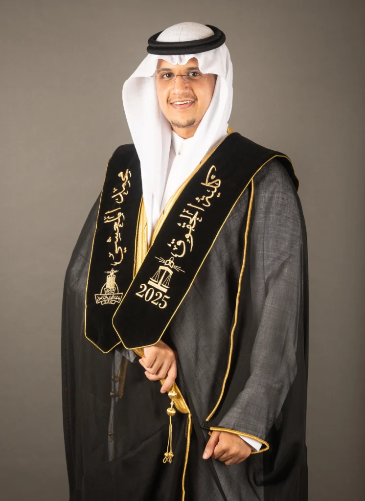 خريجين
